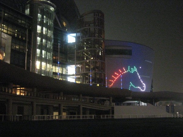 カラフルな競馬場の画像