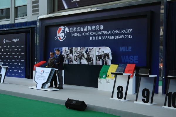 香港国際競走の枠順抽選会の画像